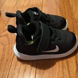 Black Nike Free RN toddler size 6c - lightly used